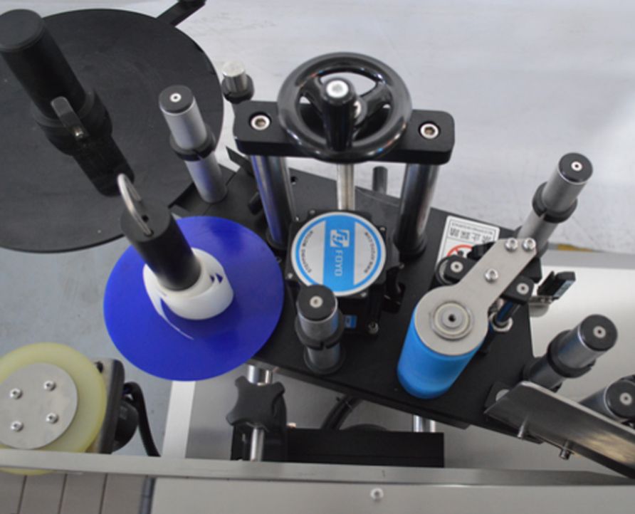 Side Labeling Machine for Bottle , Square /Rectangle Bottle /Jar Labeling Machine