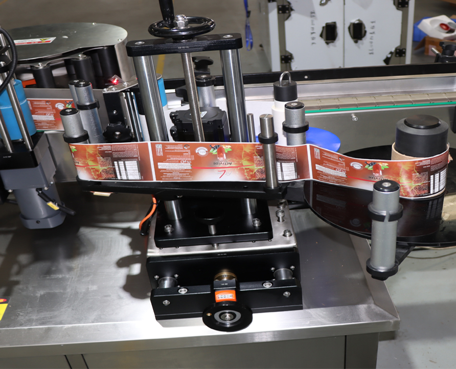 High Speed Round Bottle Labeling Machine, Pressure Sensitive Labeler for Can Body