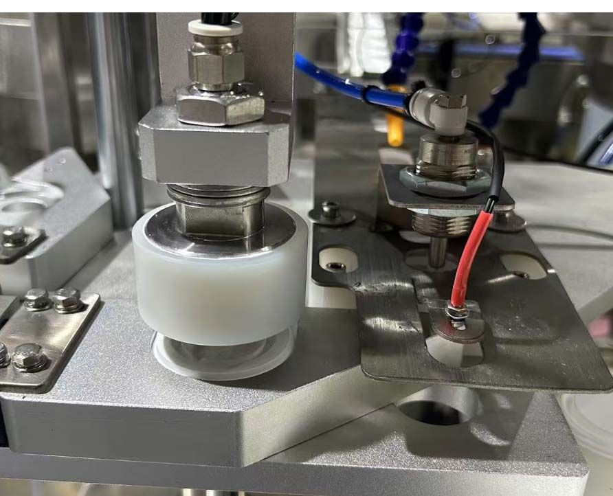 Fully automatic  suction cap pressing cap machine for bottle, High speed plastic jar ,cup capping machine