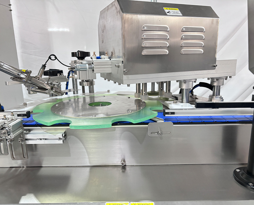 Fully automatic four-wheel screwing capping machine, automatic capping and pressing machine machine, high-speed capping machine